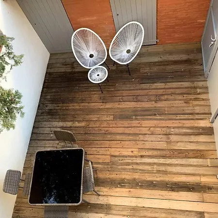 Apartment *t2*terrasse*calme*centre-ville*gare*commerce* *